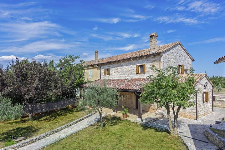 Ferienhaus Mariva * großer Garten, privater Pool, Grill, Wlan in Žminj, Zentralistrien