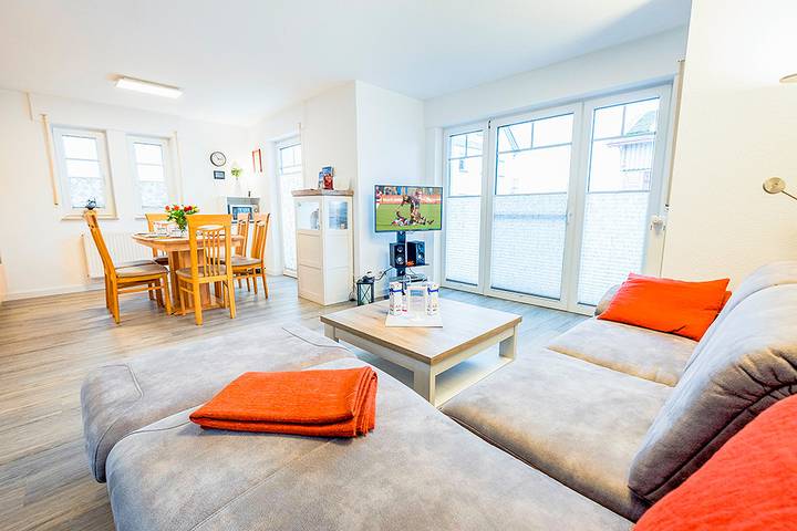 Ferienwohnung für 4 Personen, mit Balkon und Terrasse in Zingst - 2