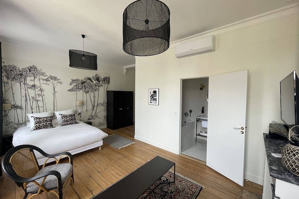 Beautiful building 250m2 + courtyard in the heart of Bordeaux in Bordeaux, Bordeaux und Umgebung