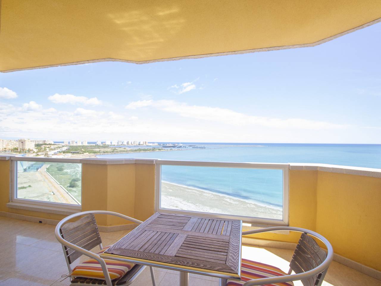 Apartamento entero, Ático moderno en La Manga con aire acondicionado y fibra óptica in Los Miradores del Puerto, San Javier