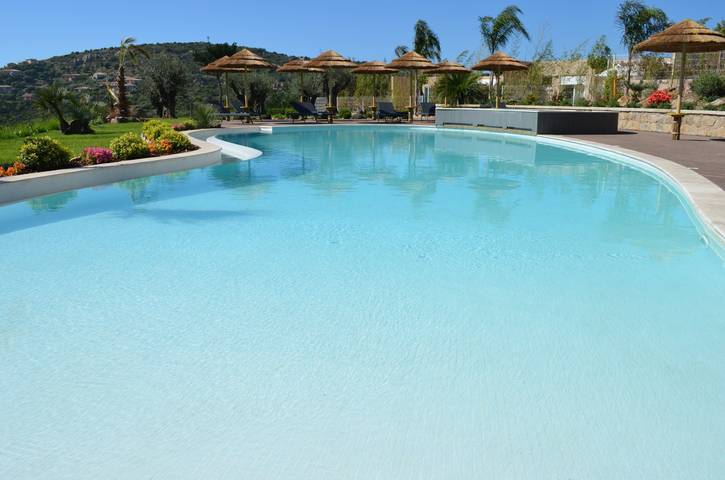 Location de vacances pour 6 personnes, avec terrasse ainsi que piscine et jardin à Sartène - 3