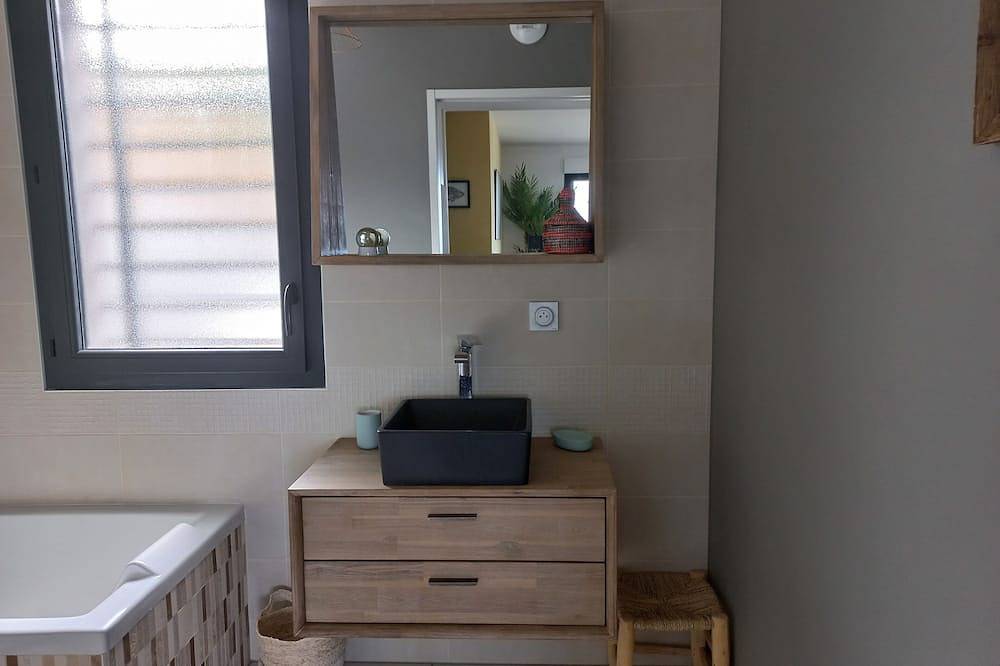 Ganze Wohnung, A charming setting with the sea in full view! in Pietrosella, Ajaccio und Umgebung