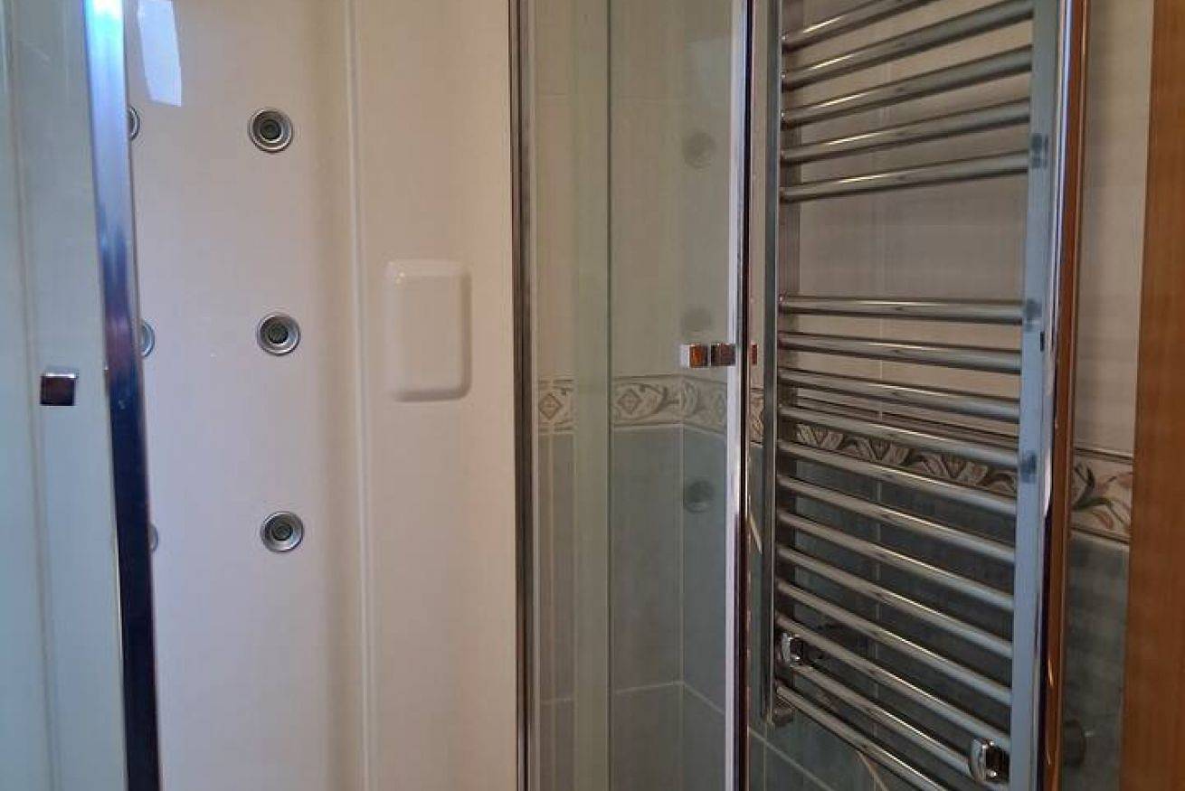 Entire apartment, Comfy Apartment with Wi-Fi & Full Kitchen in Piélagos, Cantabrian Coast