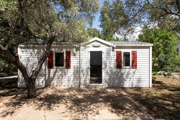 Mobil home pour 4 personnes, avec bassin pour enfant ainsi que jardin et sauna, animaux acceptés à Palasca