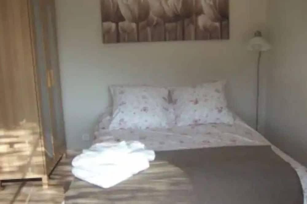 Entire apartment, Small independant Condo French riviera in Le Tignet, Cannes region