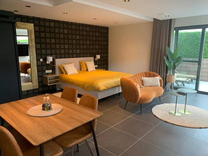 Gîte pour 2 personnes, avec jardin ainsi que piscine et jacuzzi, animaux acceptés à Herzele