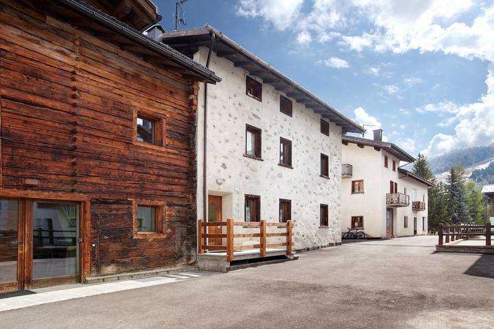 Entire apartment, Apartment 'Elisabetta n2' with Mountain View & Wi-Fi in Livigno (Town), Livigno