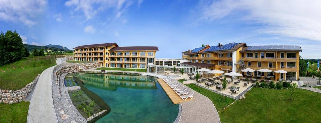 Hotel voor 4 personen, with Balkon and Terras as well as Tuin and Zwembad in Nesselwang