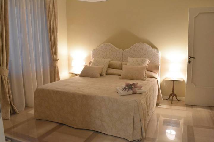 Chambre d’hôte pour 3 personnes, avec Balcon ainsi que Terrasse et Vue dans Cassino