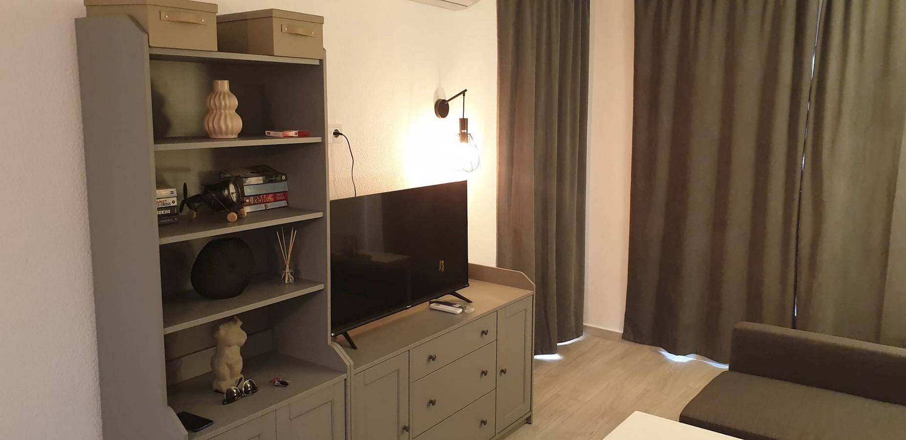 Entire apartment, Modern 1 Bed Seafront Apt Los Boliches in Los Boliches, Fuengirola