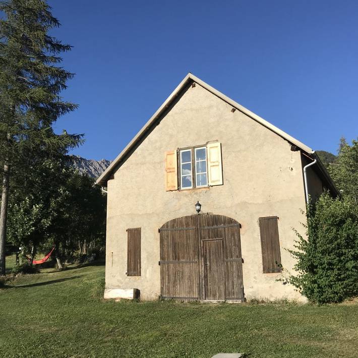 Gîte pour 4 personnes, avec jardin à Jausiers