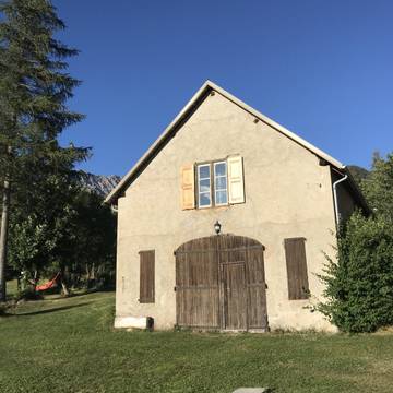 Gîte pour 4 personnes, avec jardin dans les Alpes-de-Haute-Provence