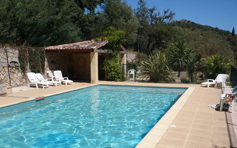 Gîte pour 4 personnes, avec piscine ainsi que jardin et terrasse à Hyeres - 3