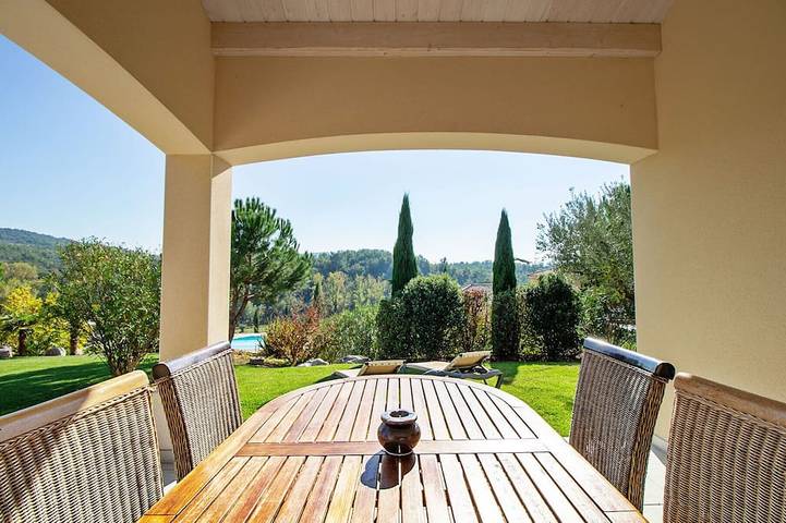 Location de vacances pour 6 personnes, avec jardin et sauna ainsi que piscine et terrasse, animaux acceptés à Saint-Maurice-d'Ardèche