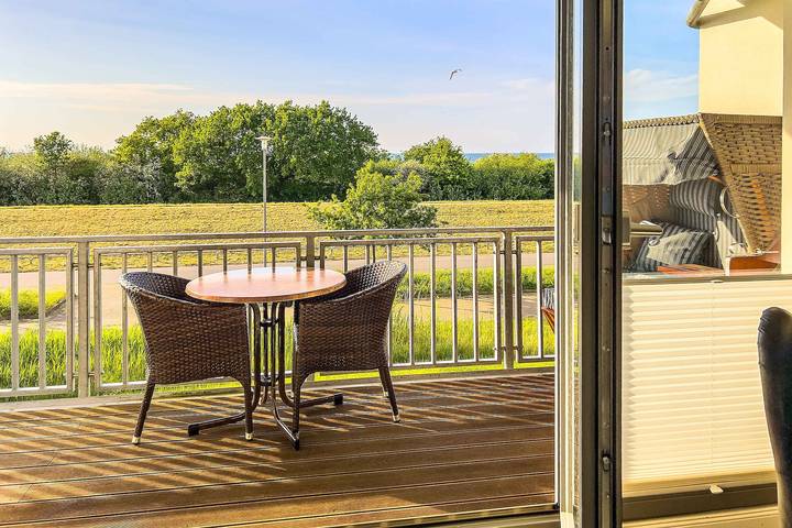 Ferienwohnung für 3 Personen, mit Balkon und Seeblick in Börgerende-Rethwisch