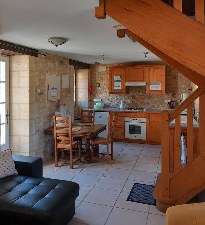 Location de vacances pour 2 personnes, avec vue ainsi que jardin et piscine à Savignac-de-Miremont - 2