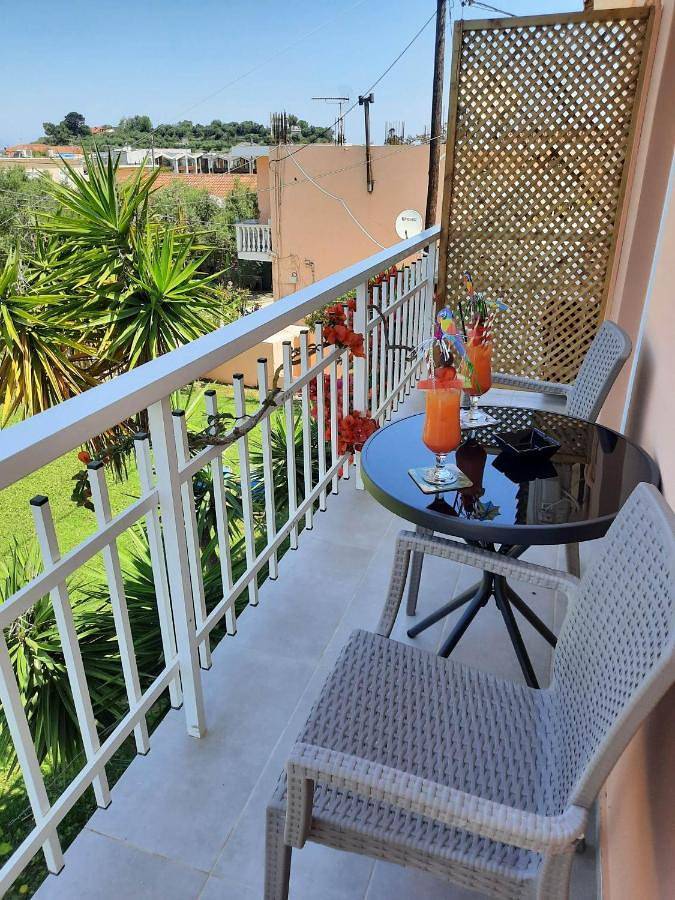 Maison d’hôte pour 3 personnes, avec vue et piscine ainsi que bassin pour enfant et terrasse à Zante - 2