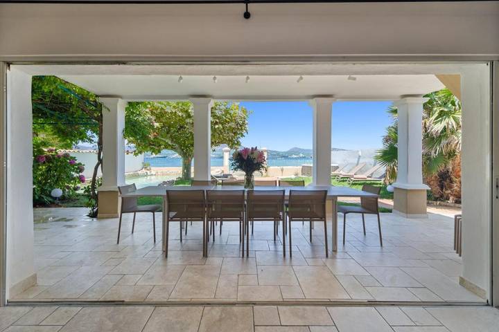 Location de vacances pour 14 personnes, avec jacuzzi ainsi que jardin et piscine dans Plage de la Bouillabaisse - 3