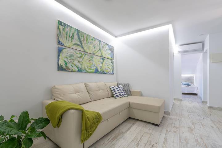 Entire apartment, Flat Playabella, between Puerto Banus and Estepona in La Resina, Estepona