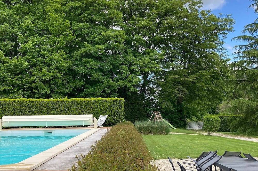 Maison de Famille Avec Piscine et Tennis in Tourouvre, Parc naturel régional du Perche