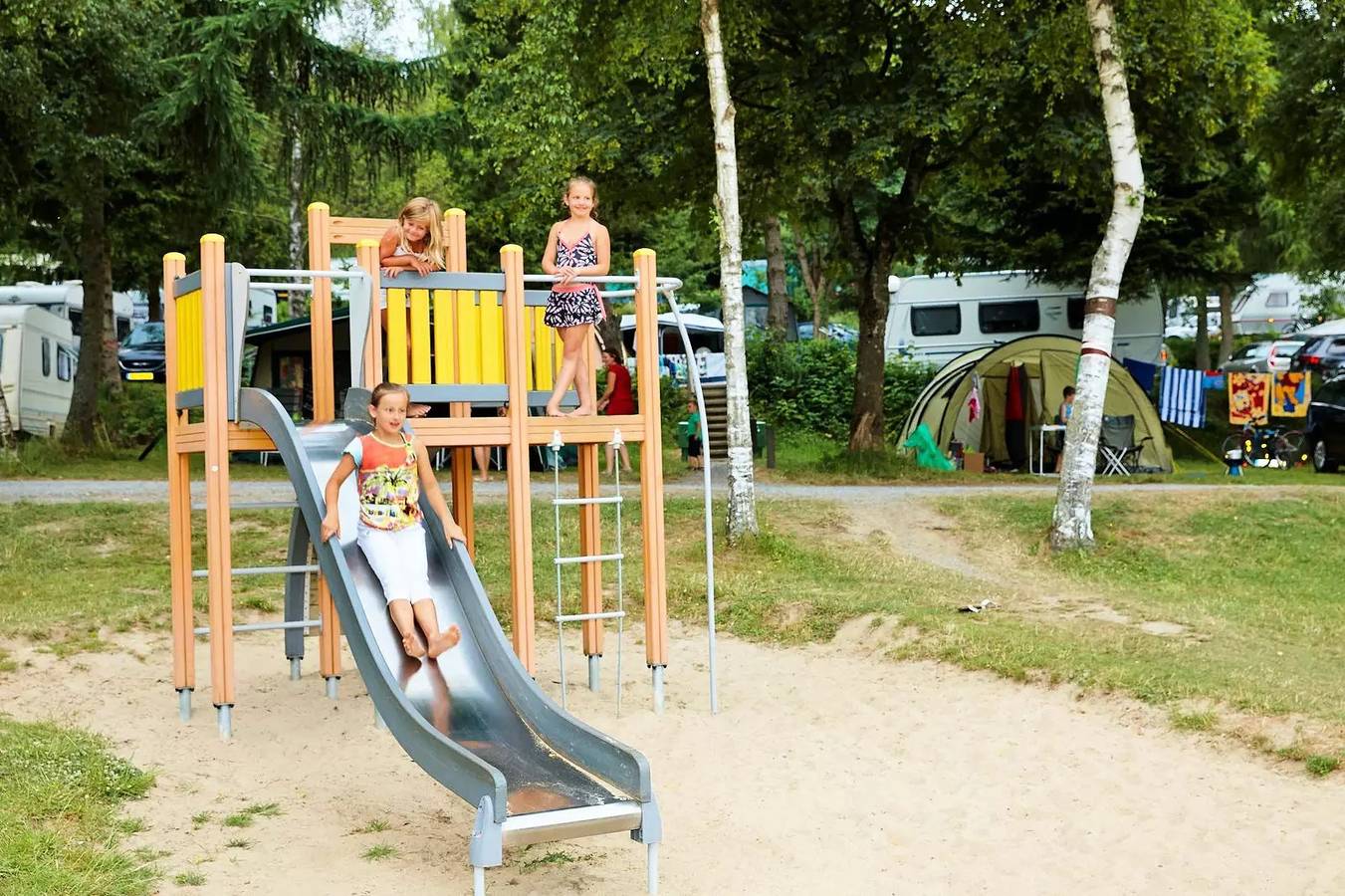 Mobil Home Fiji 3 Kamers 4/5 Personen (4 volwassenen + 1 kind -12 jaar) in Dochamps, Manhay