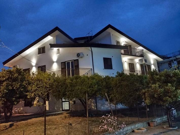 Appartamento per 8 persone, con Balcone e Terrazza nonché Giardino e Panorama a Roseto Capo Spulico