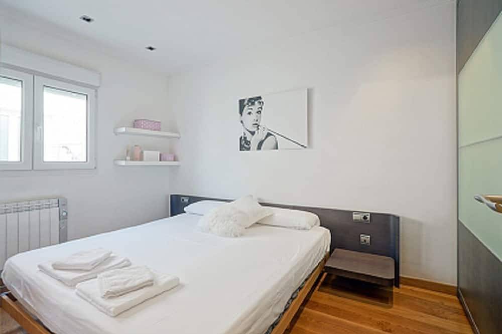 Entire apartment, Offer!:Jul-Aug2026!City Center.Renewed. Terrace.Parking.New elevator & entrance in Playa de la Concha, San Sebastian