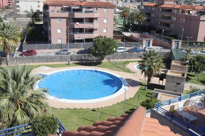 Apartamento de vacaciones para 4 personas, con vistas además de piscina y jardín - 1