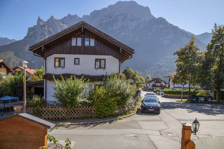 Ferienwohnung für 6 Personen, mit Garten im Mittenwald