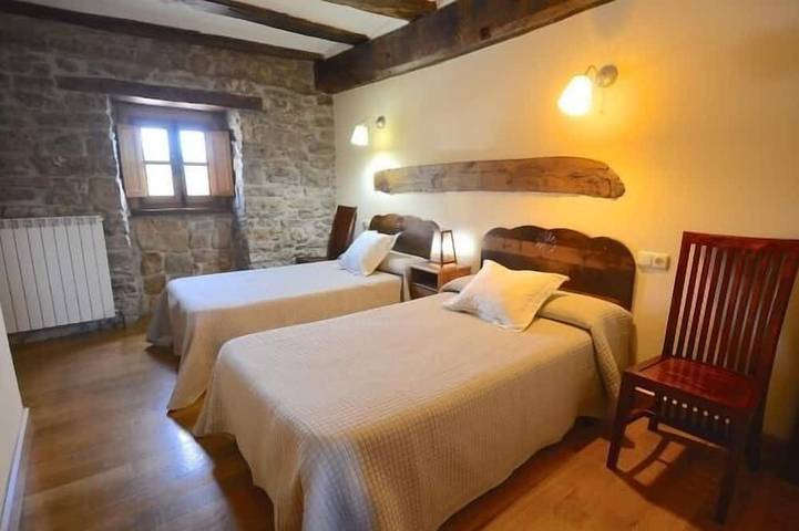 Casa Rural Leciaga für 13 personen in Azanza, Goñi