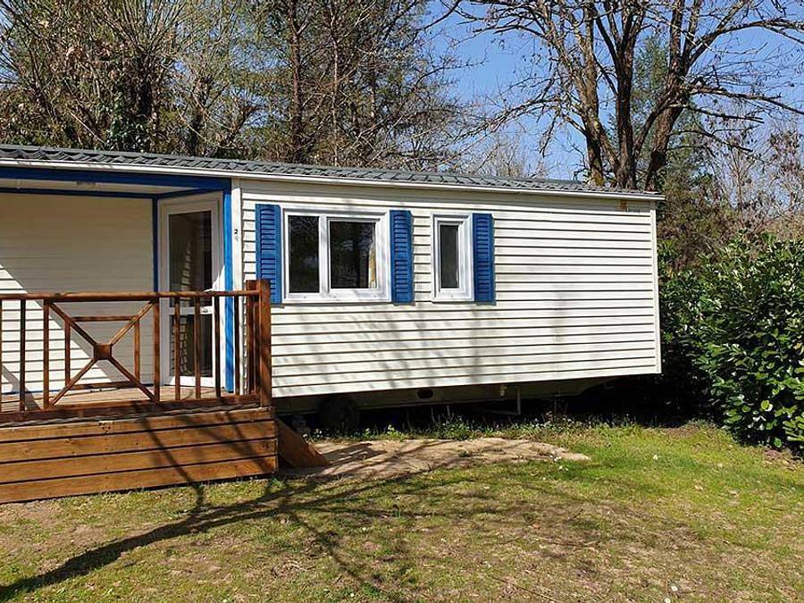 Camping les Pialades - Mobilheim 4 personen - M54 - 26m² mit halbüberdachter Terrasse / 2 Schlafzimmer in Nabirat, Périgord Noir