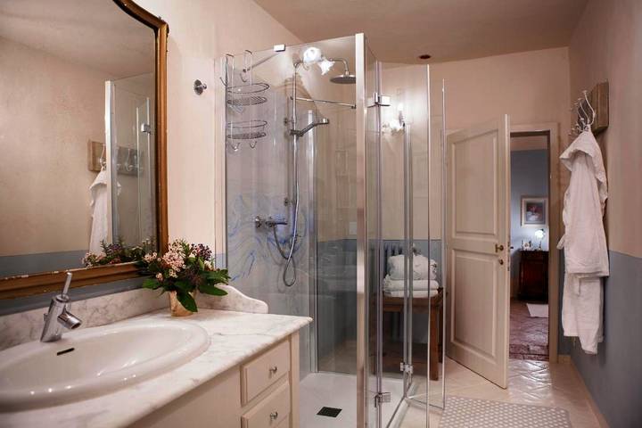 Chambre d’hôte pour 2 personnes, avec piscine ainsi que vue et jardin, animaux acceptés dans Tavarnelle in Val di Pesa - 2