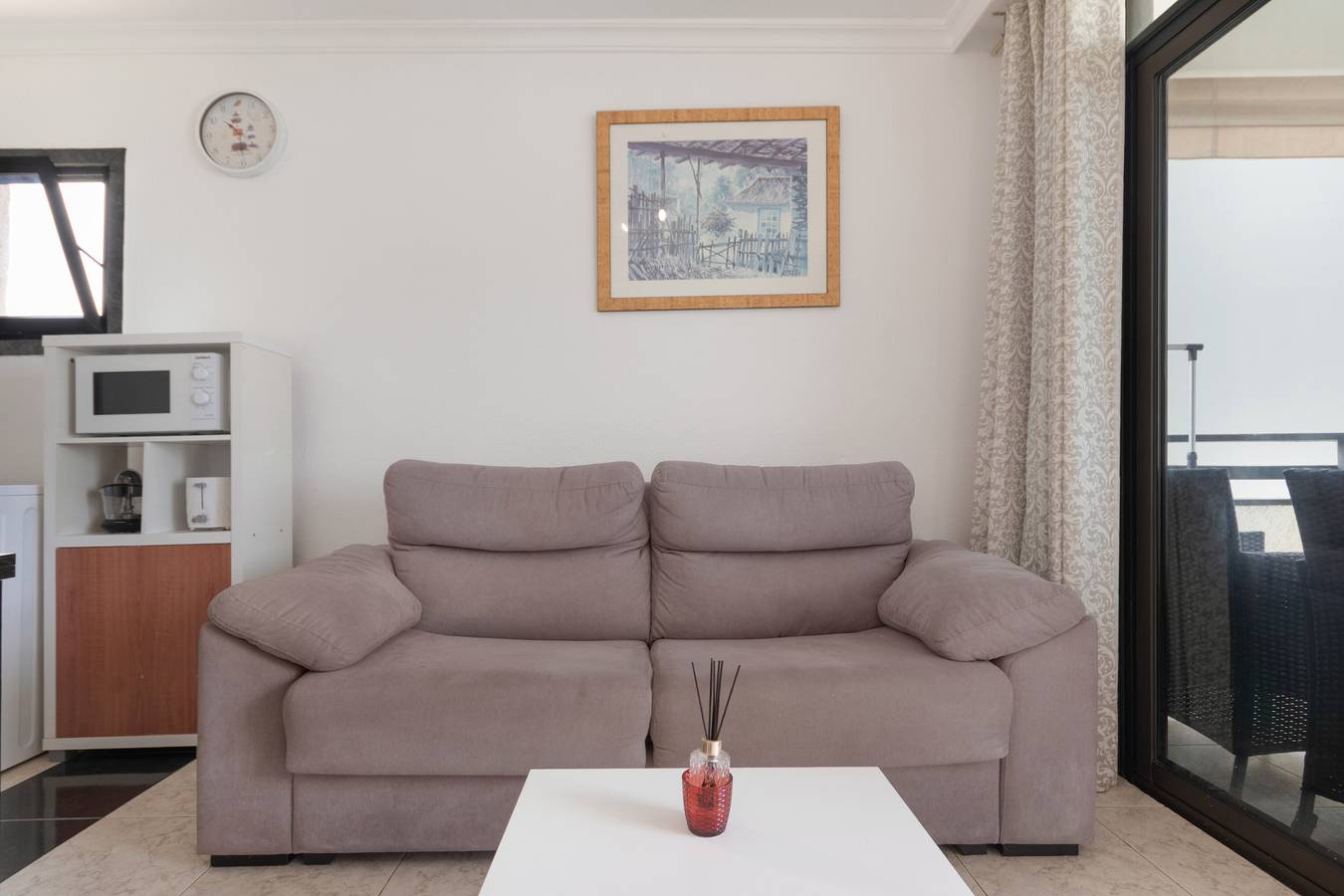 Entire apartment, Holidays 'White Lily of the Canary Islands' with Shared Pool, Balcony and Wi-Fi in Maspalomas, San Bartolomé de Tirajana