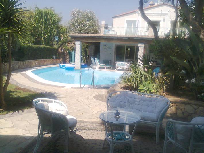 Ferienhaus für 10 Personen, mit Meerblick und Balkon sowie Terrasse und Garten