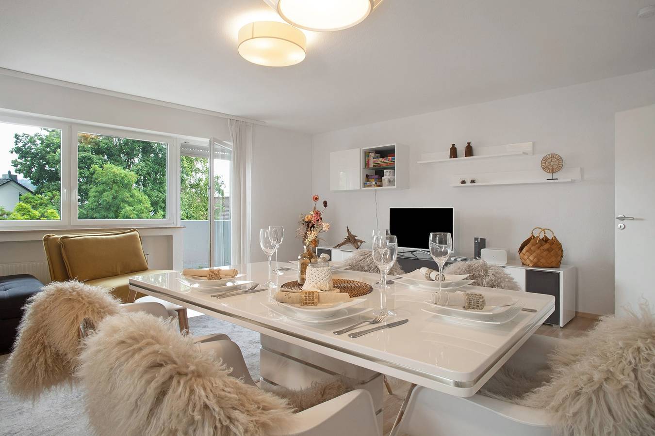 Entire apartment, Apartment 'Geräumige Schöne Ferienwohnung' with Private Terrace, Balcony and Wi-Fi in Weingarten, Region Bodensee-Oberschwaben