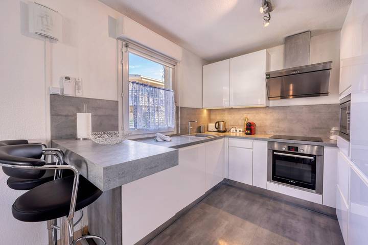 Gîte pour 6 personnes, avec piscine et balcon, adapté aux familles dans Parc de Vaugrenier - 2