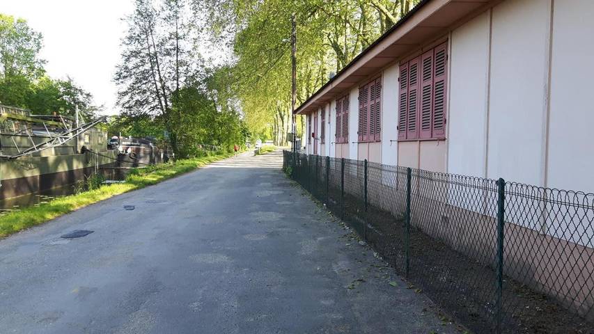 Bateau pour 2 personnes, avec terrasse et vue à Dole - 2