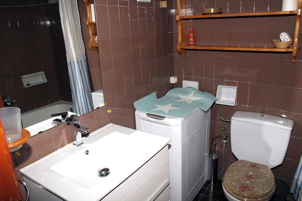 Apartamento entero, Apartamento en Baqueira y 100 metros de la telecabina in Baqueira, Alto Arán