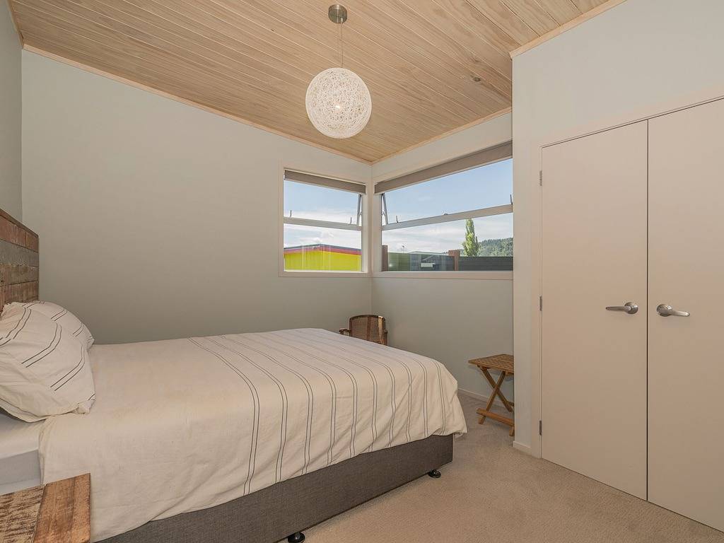 Castaway Bach - Whangamata Holiday Home in Whangamata, Waikato