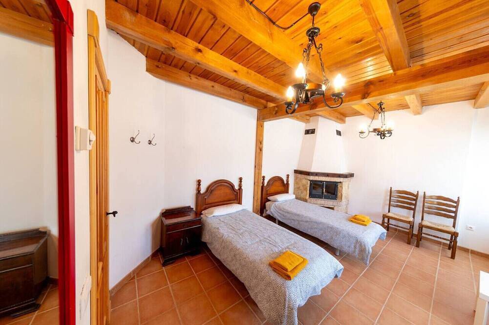 Two-Story Rural Home in Soria -with Bbq & Gameroom in Provincia de Soria