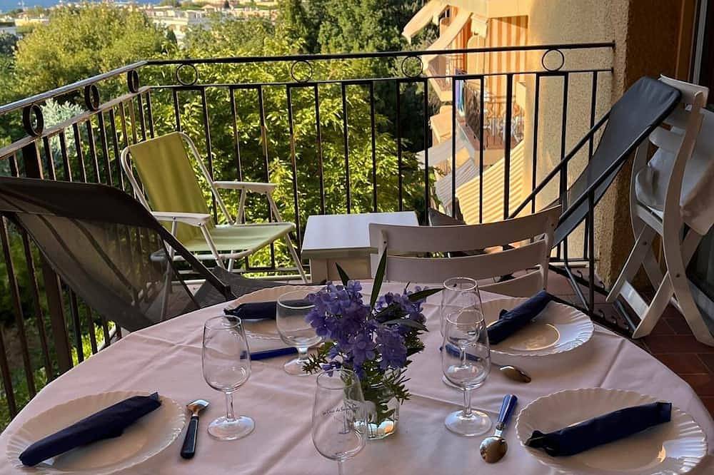 Entire apartment, Saint Tropez Studio 4P Terrasse vue mer Village Parking Privatif 1-8 Aout 2024 in Saint-Tropez, Mediterranean Coast (France)