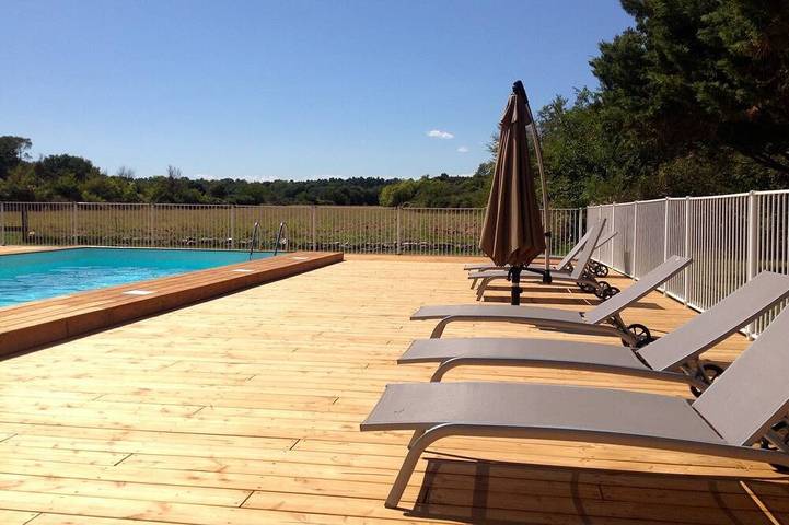 Gîte pour 6 personnes, avec jardin ainsi que terrasse et piscine