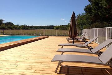 Gîte pour 6 personnes, avec jardin ainsi que terrasse et piscine à Sainte-Anastasie