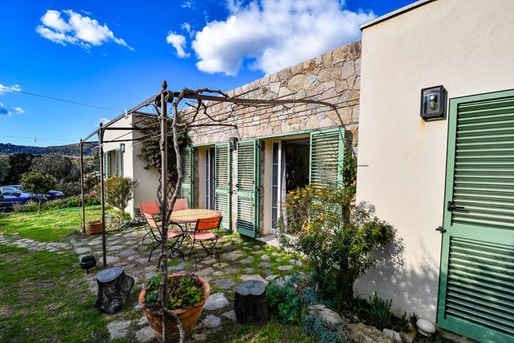 Location de vacances pour 6 personnes, avec Jardin à Zilia