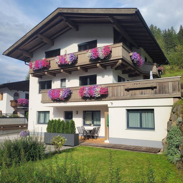 Ferienwohnung für 5 Personen, mit Pool und Garten in Neustift im Stubaital