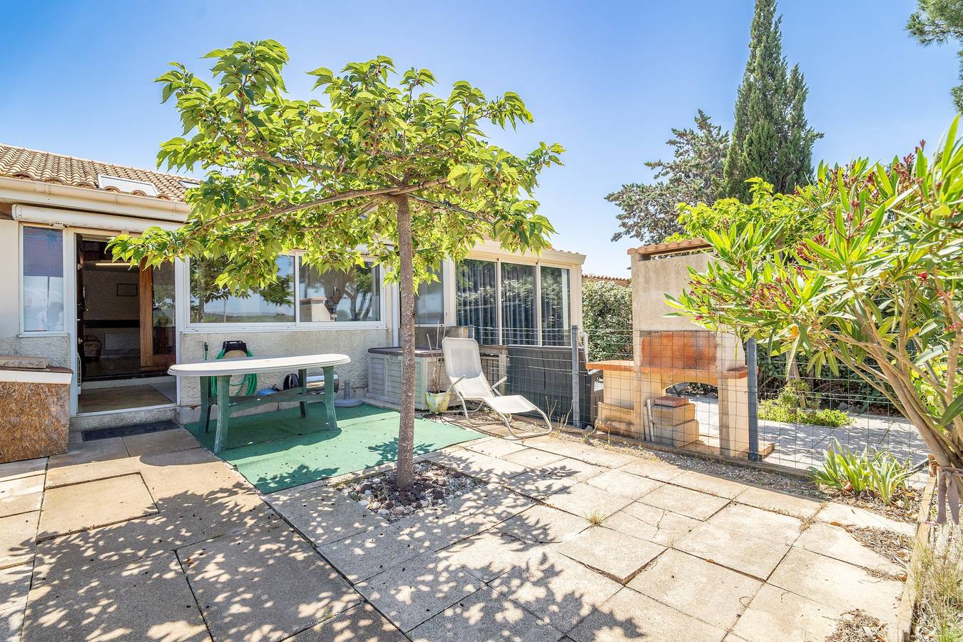 Maison de vacances 'Les Eaux Vives 1' avec vue sur la mer, piscine partagée et terrasse privée in Saint Pierre la Mer, Fleury