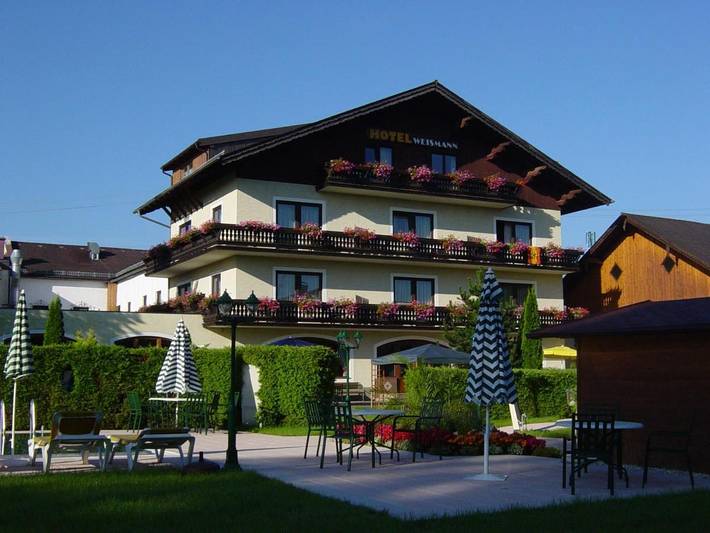 Hotel für 4 Personen, mit Terrasse und Garten sowie Pool und Sauna in Sankt Georgen im Attergau