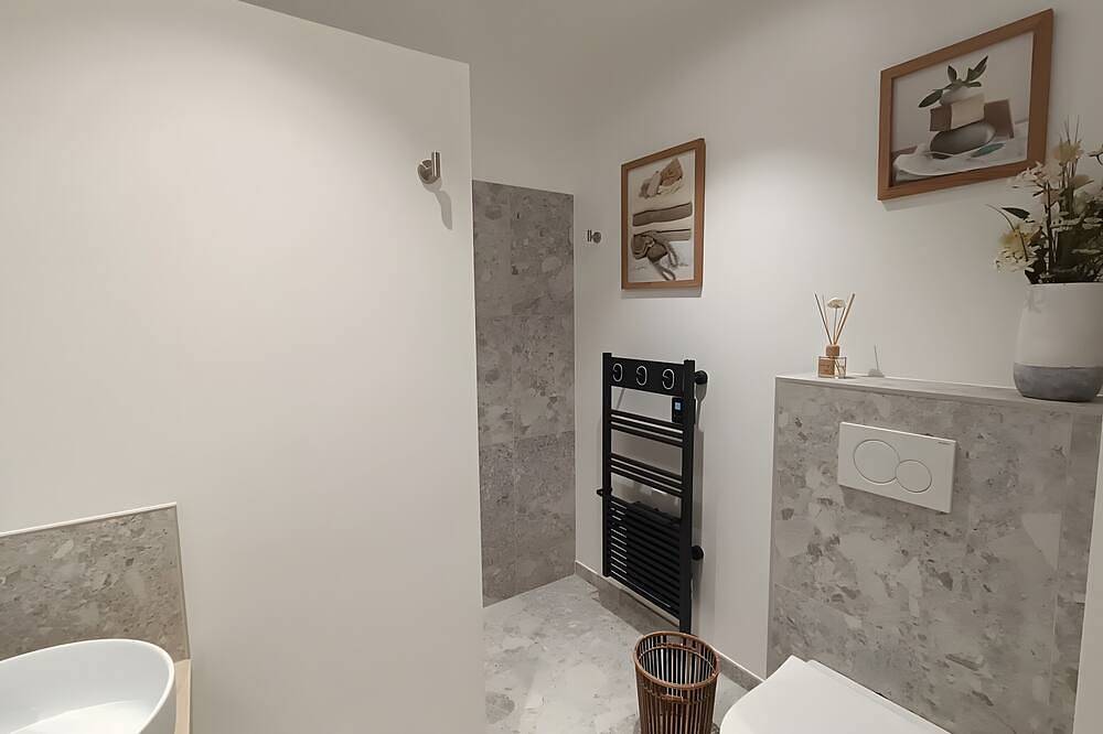Chambre d'hôtes « Suite Les Plages » avec piscine, jardin partagés et Wi-Fi in La Brée-les-Bains, Côte de Beauté