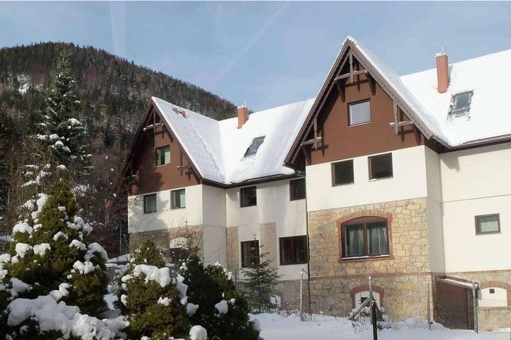 Ferienwohnung für 4 Personen, mit Terrasse und Garten in Wiener Alpen in Niederösterreich
