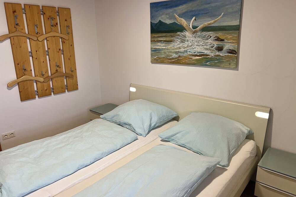 Ganze Wohnung, Ferienwohnung bis 4 Personen, 90 qm, 2 Schlafzimmer mit Balkon in Wonneberg, Rupertiwinkel